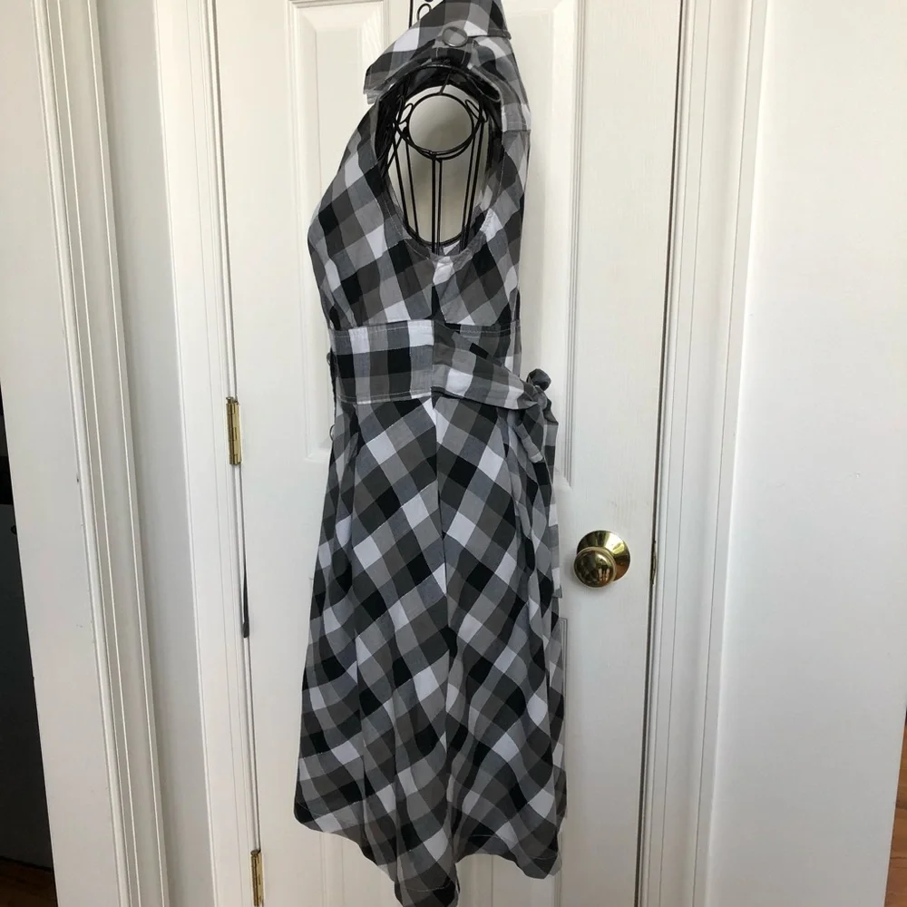 GUESS Los Angeles black grey & white buttoned up sleeveless Dress Medium - Picture 4 of 8